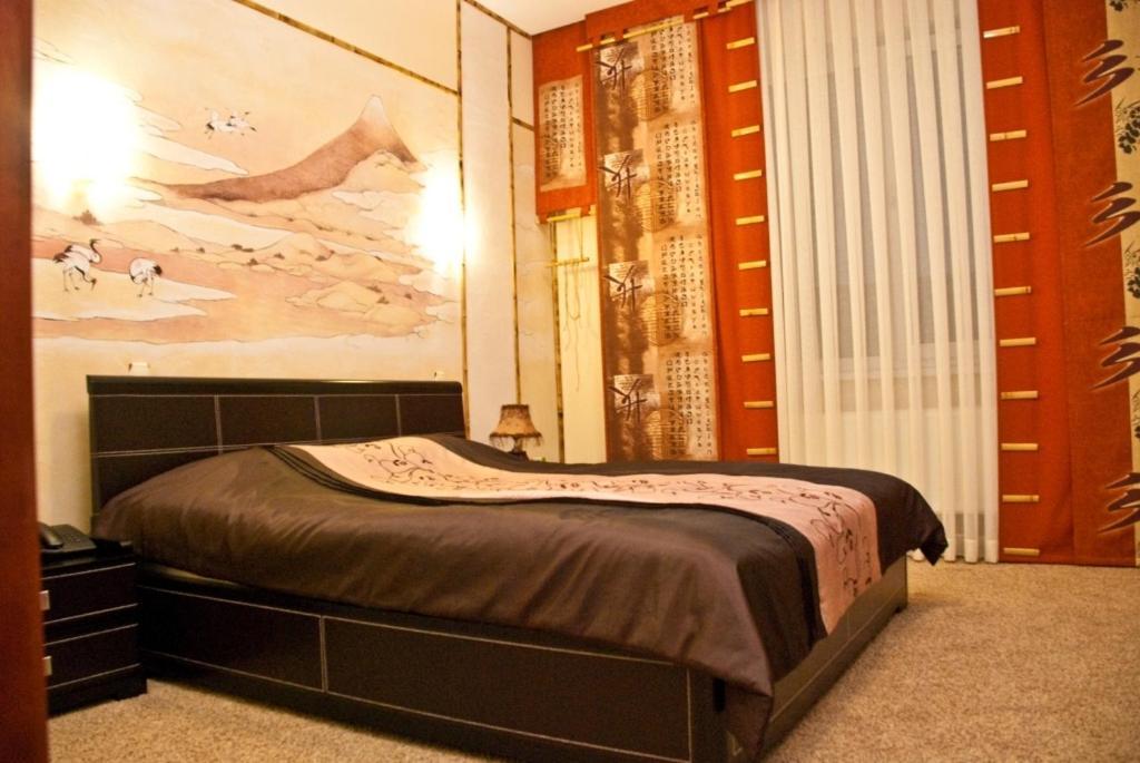 Coliseum Hotel Khmel'nyts'kyy Room photo