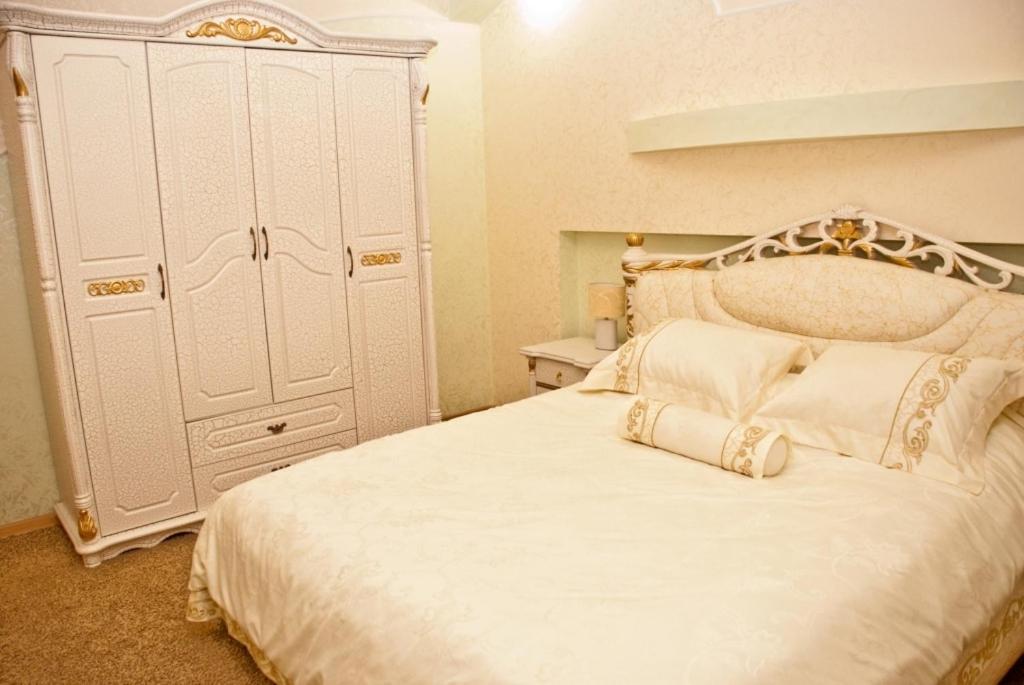 Coliseum Hotel Khmel'nyts'kyy Room photo